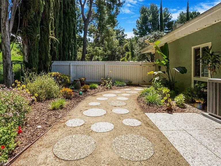 22903 De Kalb Dr — Photo 36