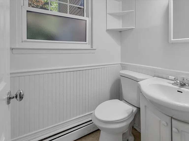 217 Bellerose Ave — Photo 10