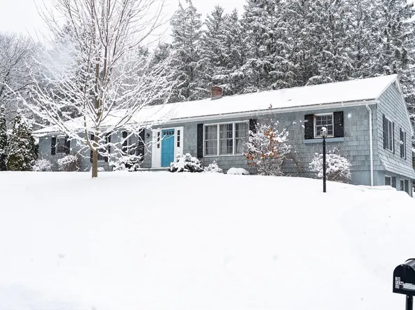 2 W Park Dr, Easthampton, MA 01027
