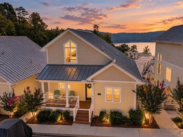 131 N Deer Village Ln #A, La Follette, TN 37766