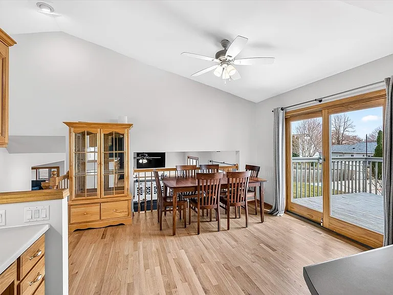 1010 Ganser Dr — Photo 6
