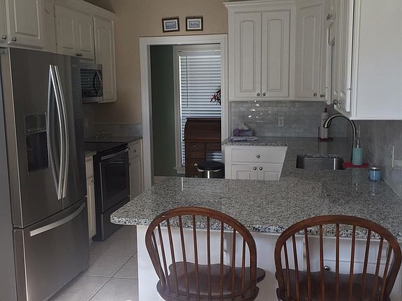 5th image of 614 Southern Oaks Dr