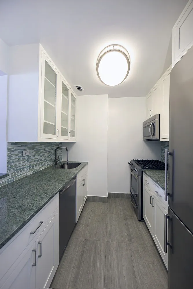 450 6th Avenue — Photo 3