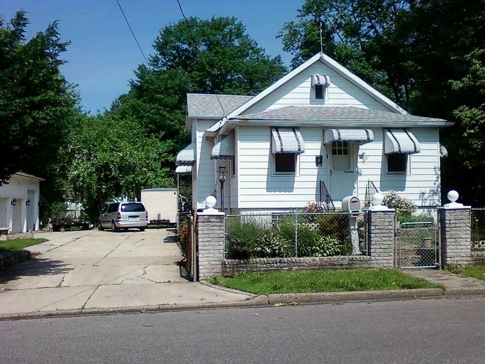 2nd image of 1067 Hopkins Ave
