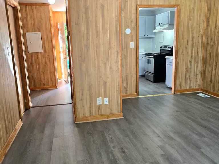 1706 Queen St E #A — Photo 6