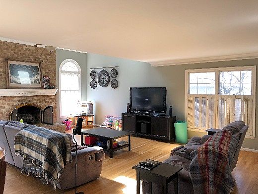 4th image of 777 Oakwilde Way
