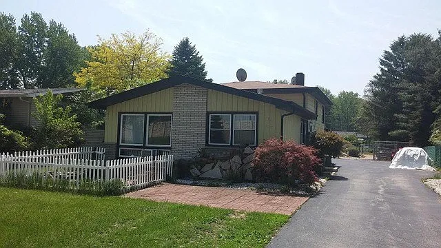 1017 172nd St photo 1