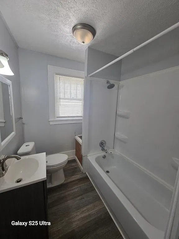 408 W Mulberry St, 2w — Photo 3