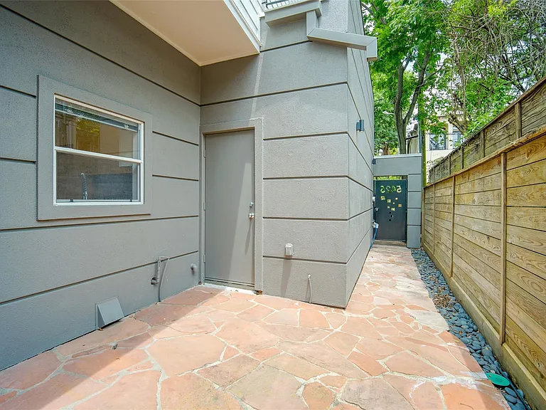5425 Dickson St — Photo 3