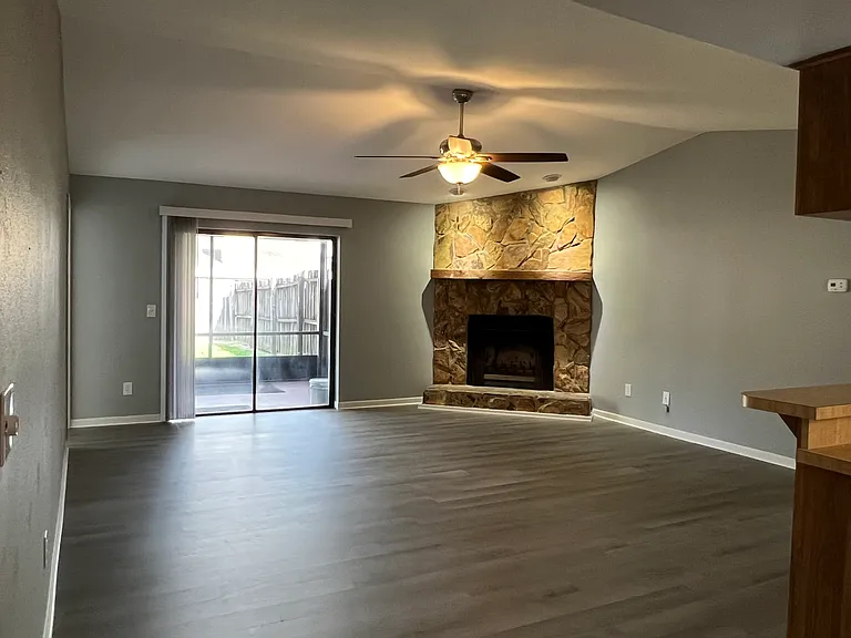 4650 Victoria Rd — Photo 1