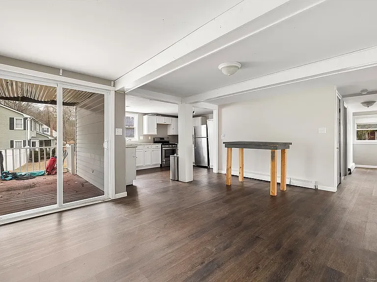 400 Main St #1 — Photo 7