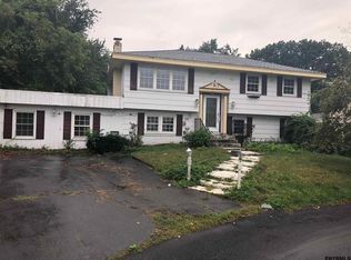 7 Winchester Pl, Loudonville, NY 12211