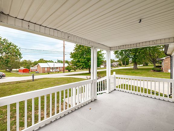 4th image of 202 Fountain Head Rd