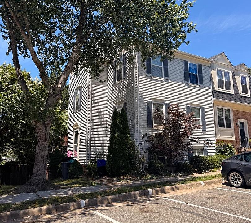 1st image of 8818 Ridge Hollow Ct