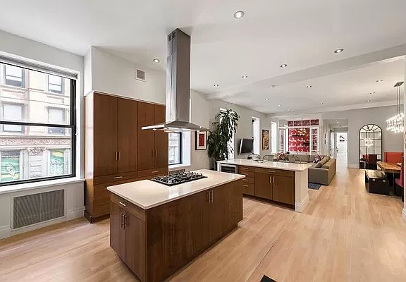 2nd image of 60 E 13th St APT 3