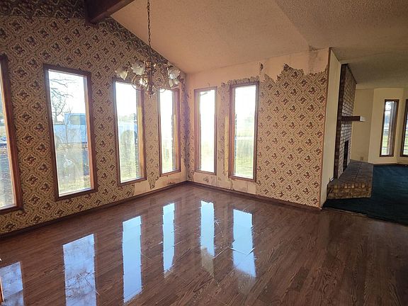 2nd image of 2332 Country Club Dr