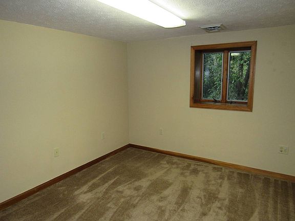 5th image of 104 Woodbridge Dr