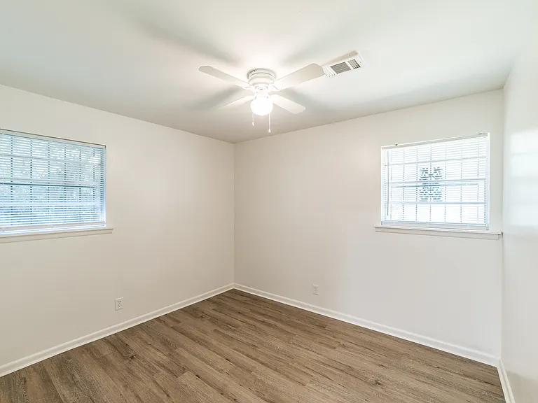 2627 Thornhill Rd NW — Photo 39