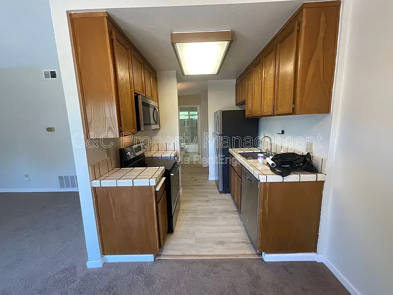 6254 Joaquin Murieta Ave #B — Photo 8