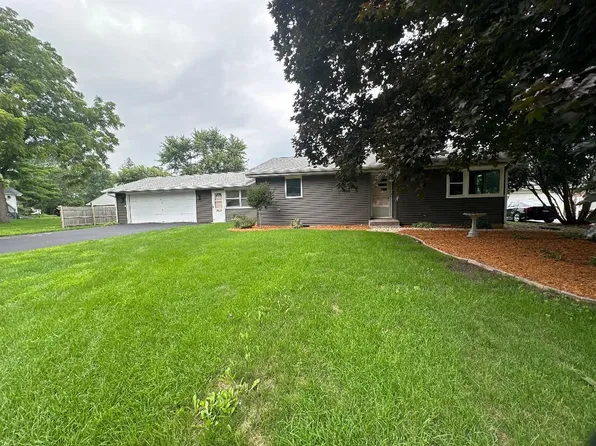 404 E Soper St, Winnebago, IL 61088