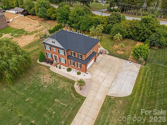 2nd image of 2105 Belle Regal Cir
