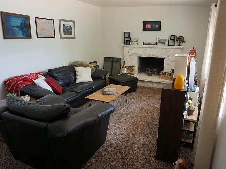 1383 E McCormick Way — Photo 2
