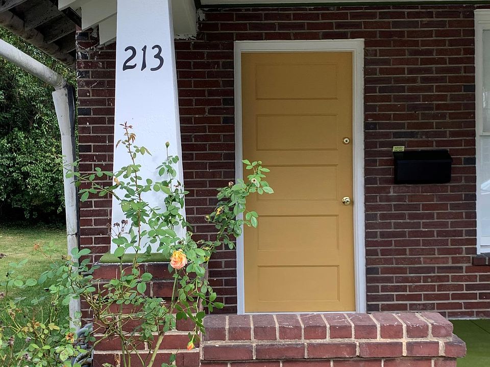 Welcome home to 213 E Main St...