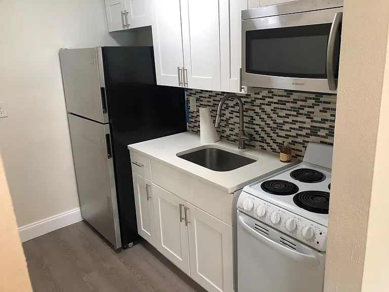 281 NW 40th St #2 — Photo 5