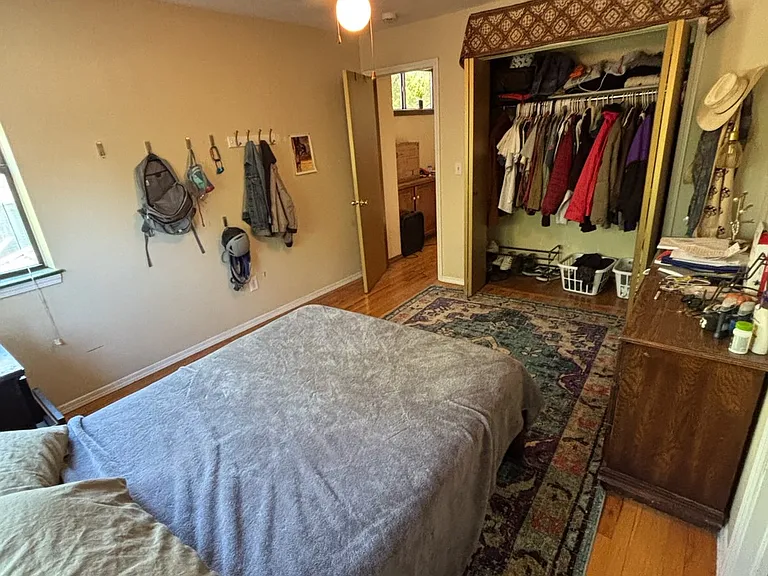 1212 Redwood Ave — Photo 3