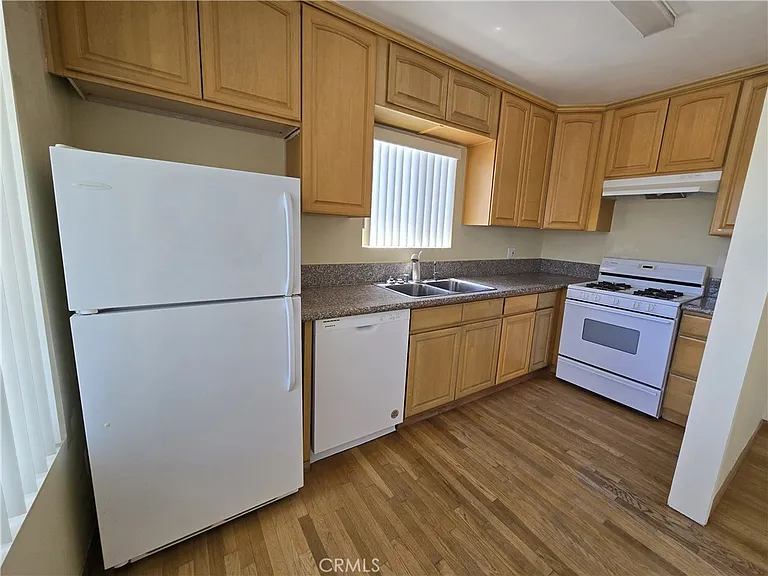 1129 N Clark St — Photo 6