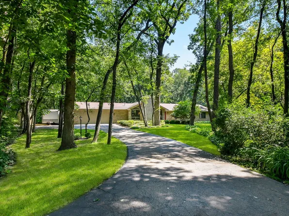 6N297 Miller Ln, St Charles, IL 60175