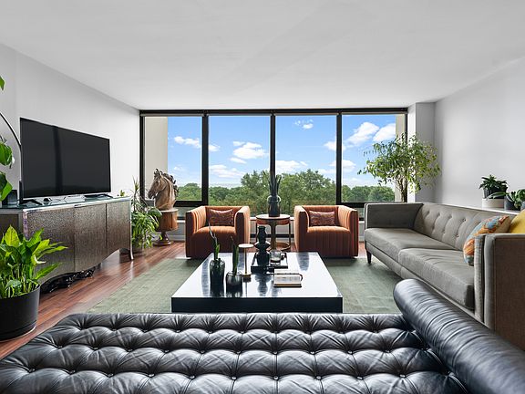 2nd image of 5445 N Sheridan Rd APT 804