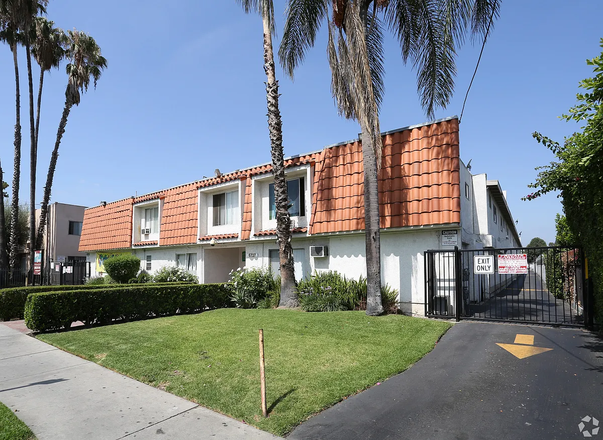 Building Photo - Darby Villas