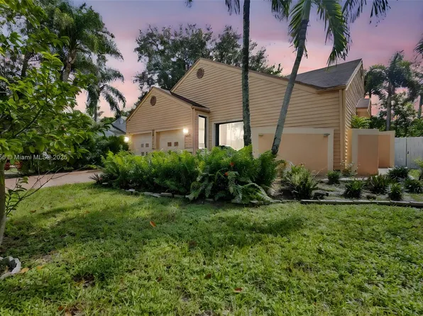 8330 SW 12th St, Pembroke Pines, FL 33025