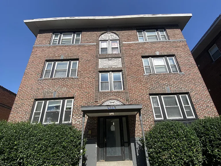 3713 Summit St #3715 — Photo 2