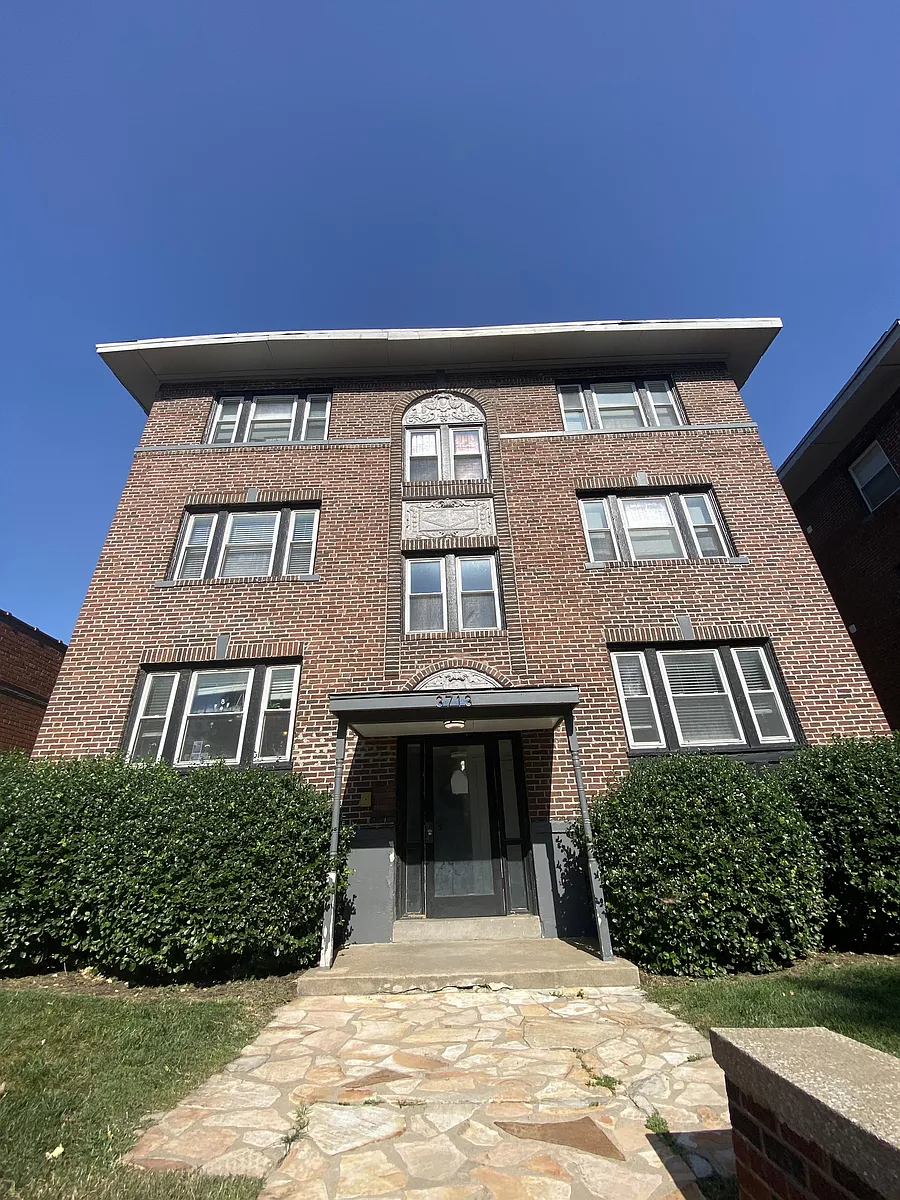 Building Photo - 3713 Summit St #3715