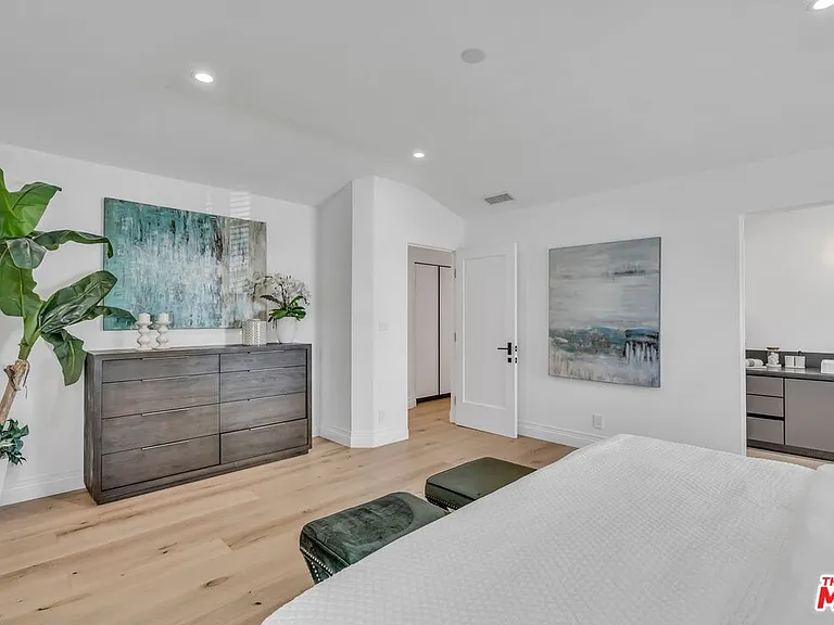 135 S Linden Dr — Photo 20