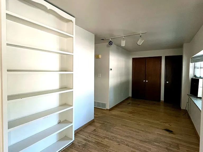 895 Holland St — Photo 24