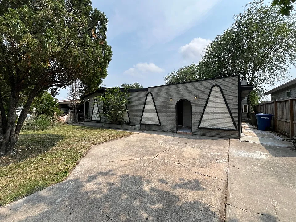 3309 Mahan Dr