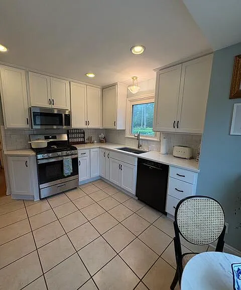 2051 Ludington Ave — Photo 21