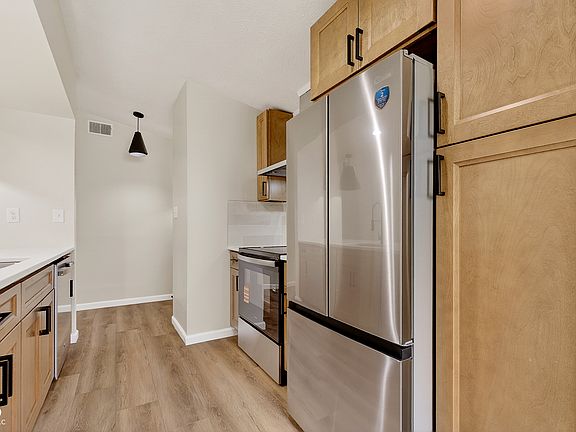 4th image of 821 N Coolee Ln