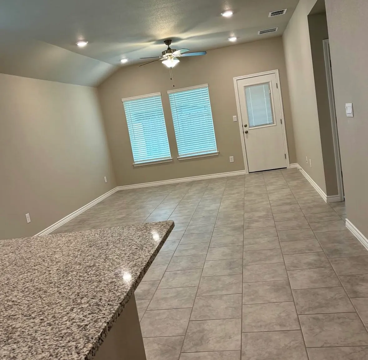 4 bed, 1558 sqft, $2,450 — Photo 4