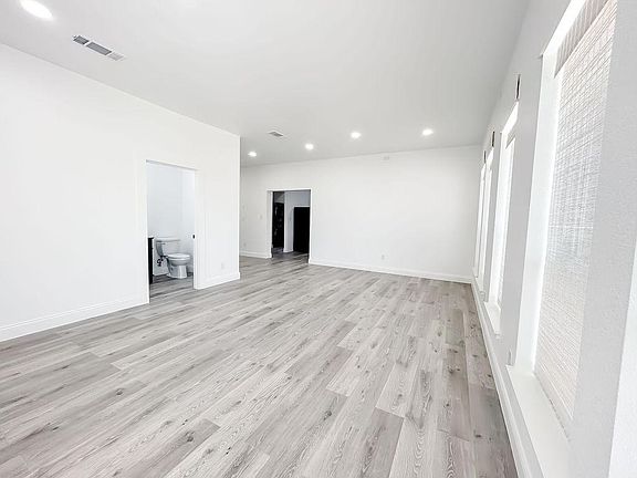 3rd image of 817 W Tucker St APT 201