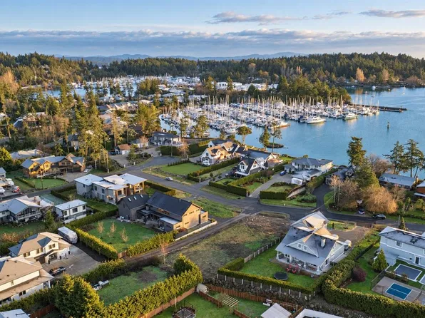 10724 Bayfield Rd, North Saanich, BC V8L 5S7