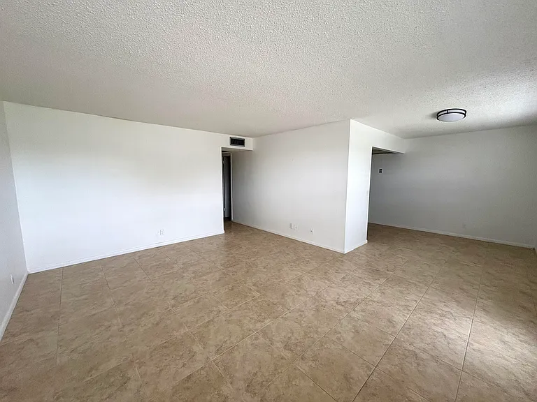 163 Somerset Cres #H — Photo 3