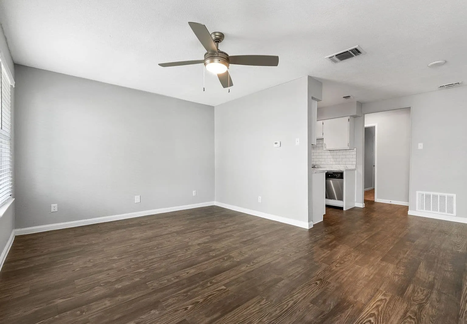 University Cove Apartments — Photo 4