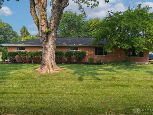 1283 Lemcke Rd, Dayton, OH 45434