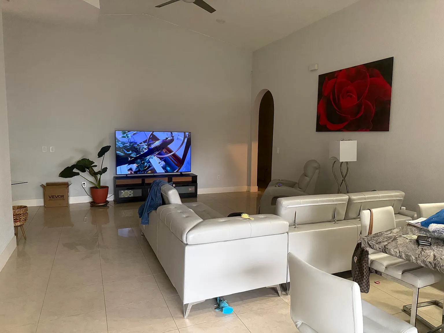3 bed, 2169 sqft, $3,500 — Photo 3