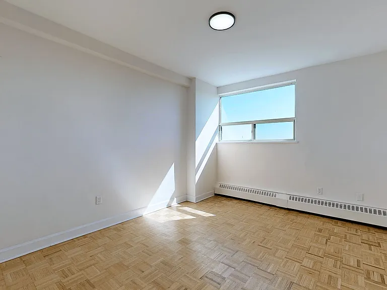 675 Martin Grove Rd — Photo 25
