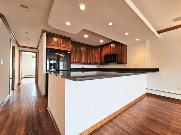 1444 N Dearborn St #19